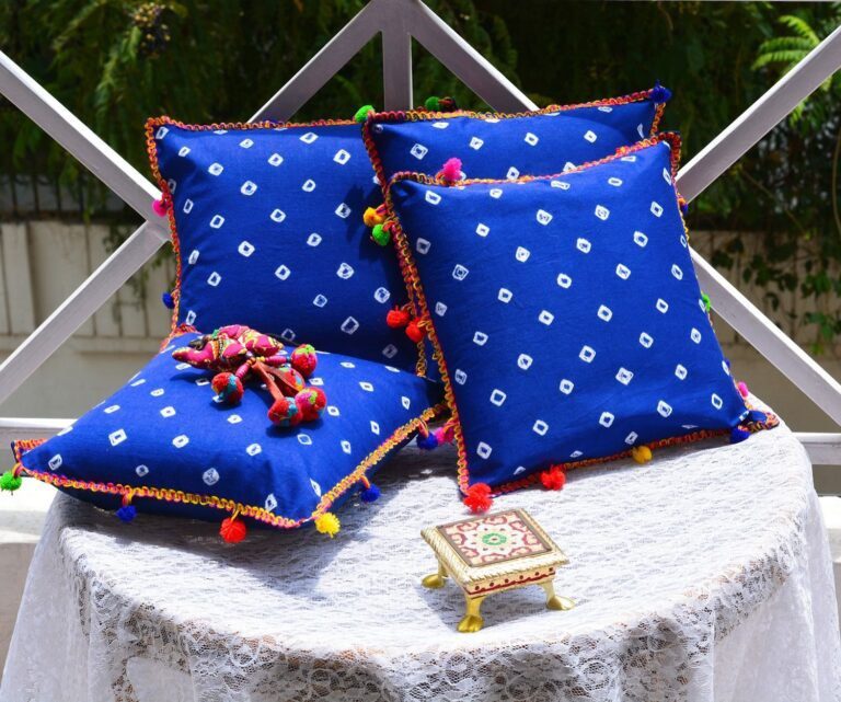 blue bandhani cushion wb4