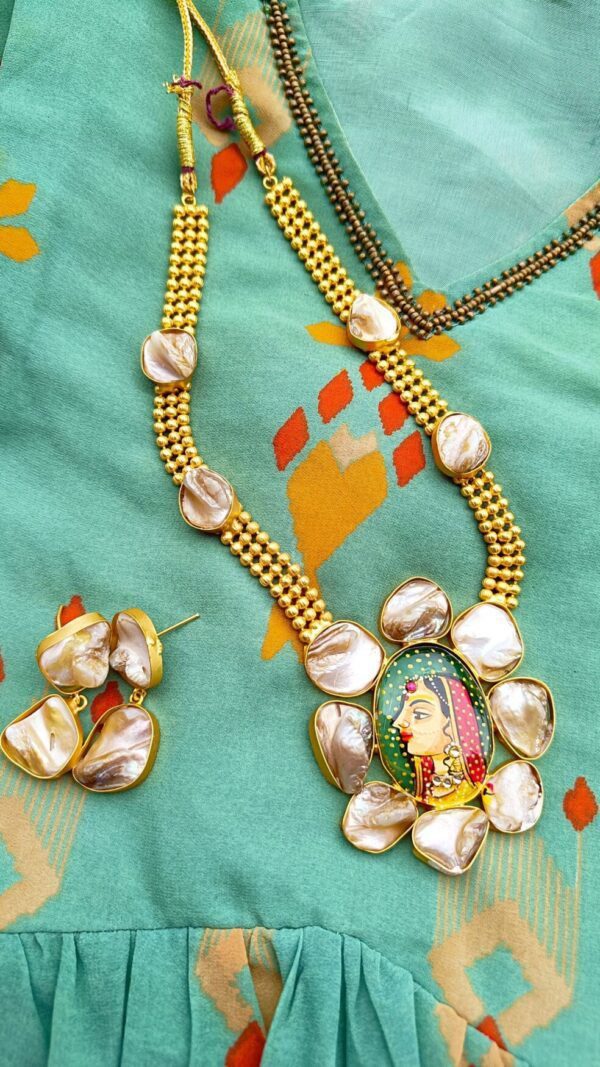 Antique Rani Style Big Multistone Tanjore Necklace Set